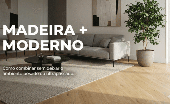 Sala de estar minimalista com sofá cinza, mesa de centro preta e piso de madeira clara. Texto: "MADEIRA + MODERNO - Como combinar sem deixar o ambiente pesado ou ultrapassado".